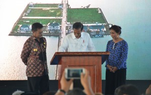 Presiden saat meresmikan Pelabuhan Perikanan Untia di Makassar, Sulawesi Selatan (26/11). (Foto: Humas/Jay)