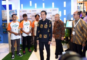 Presiden Jokowi berada di lokasi acara Indonesia Infrastructure Week dan Konstruksi Indonesia Tahun 2016, di Plenary Hall, Jakarta  Convention (JCC), Jakarta, Rabu (9/11) siang.