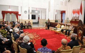 Presiden Jokowi saat memberikan sambutan pada pembukaan World Peace Forum (WPF) ke-6, di Istana Negara, Jakarta, Selasa (1/11) malam.