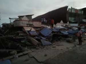 A building collapsed after a tectonic earthquake hits Pidie Jaya, Aceh, on Wednesday (7/12) morning.