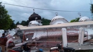 Masjid Ulee Glee di Kec. Bandar Baru Kab Pidie Jaya runtuh akibat gempa 6.5 SR di Pidie Jaya, Rabu (7/12) pagi.