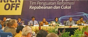 The Kick-off Meeting of Tax Reform Team & Customs and Excise Reform Team is led by Minister of Finance Sri Mulyani and attended by Coordinating Minister for the Economy Darmin Nasution, at the DJP headquarters, in Jakarta, Tuesday (20/12). (Photo: PR of MoF)
