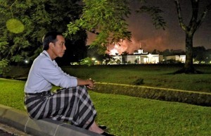 President Jokowi on New Years Eve 2017 at Bogor Presidential Palace (Picture: twitter @jokowi)