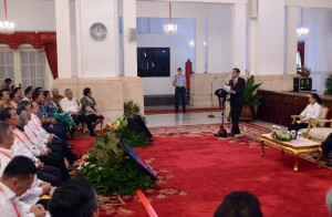 Presiden Jokowi memberikan arahan pada pembukaan Executive Leadership Program bagi Direksi BUMN, di Istana Negara, Jakarta, Rabu (25/1) siang. (Foto: JAY/Humas)