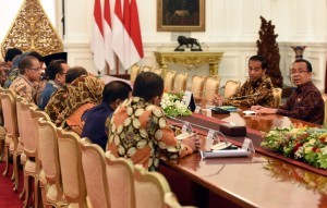 ICMI members meet with President Joko Widodo at the Merdeka Palace, Jakarta, Monday (23/1). (Photo: Public Relations Division/Rahmat)