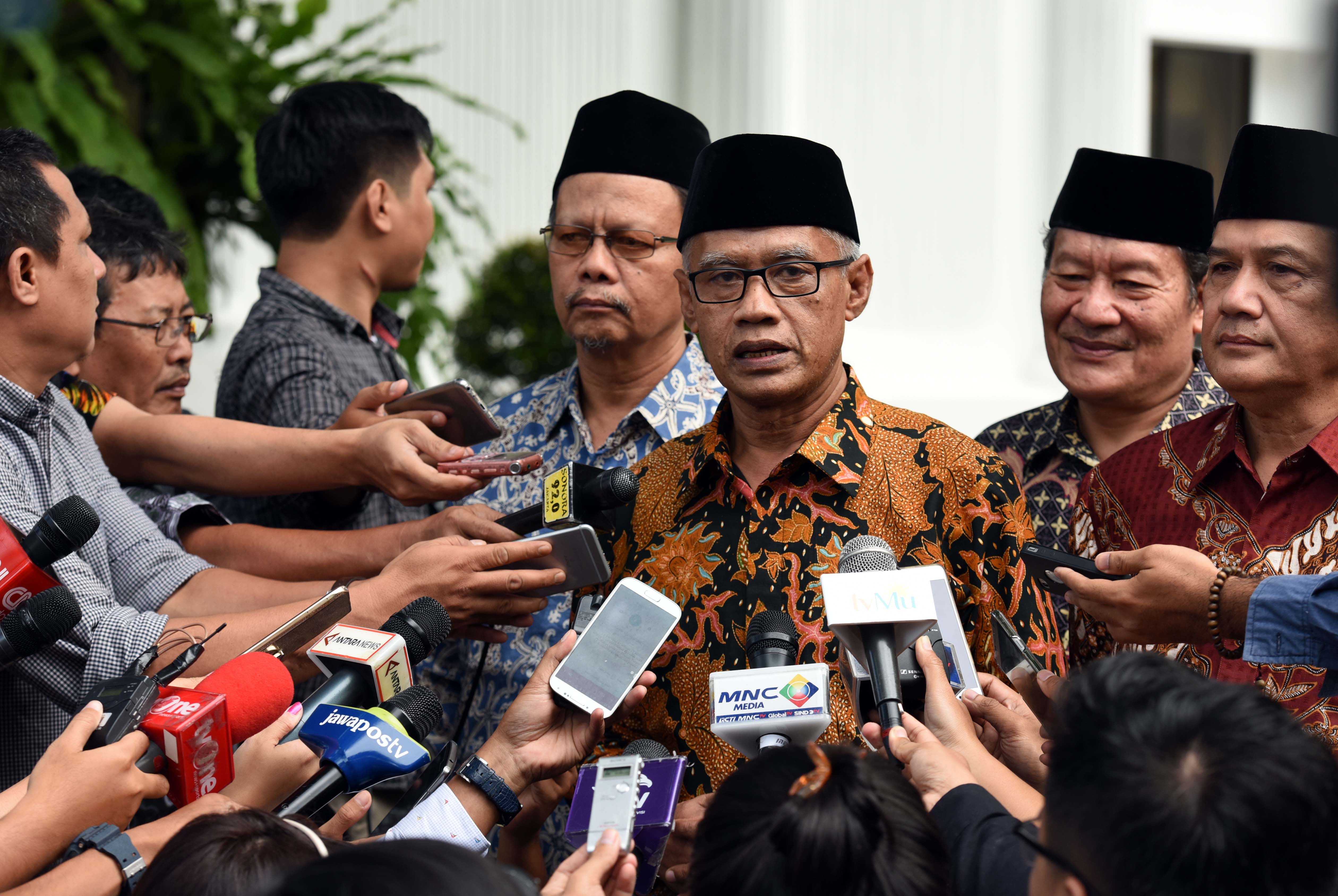 Ketua Umum PP Muhammadiyah Haedar Nashir usai bertemu Presiden Jokowi, di Jakarta, Senin (13/2) sore. (Foto: Humas/Jay)