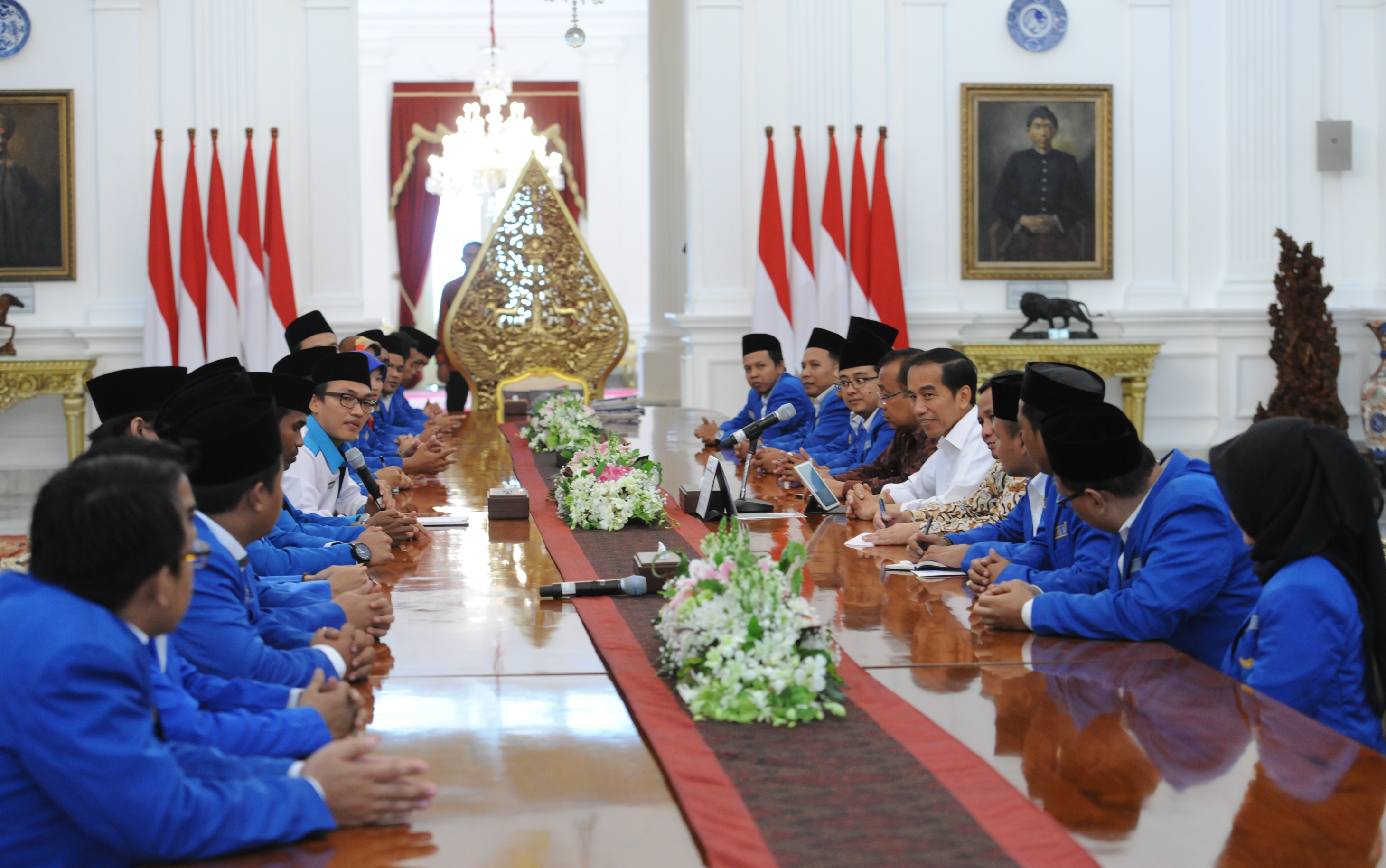 President Jokowi receives PB PMII at the Merdeka Palace, Jakarta, on Friday (3/2) afternoon. (Photo: PR/Jay)