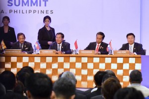 Presiden Jokowi saat mengikuti rangkaian KTT ke-30 ASEAN di Manila, Filipina, Sabtu (29/4). (Foto: BPMI).