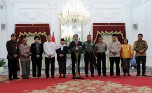 Presiden Jokowi bertemu dengan tokoh lintas agama di Istana Merdeka, Selasa (16/5). (Foto: Humas/Jay)