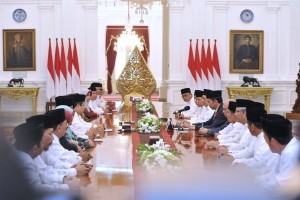 President meets with national and international Qari/Qariah at the Merdeka Palace, on Monday (12/6)