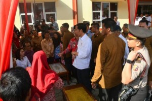 Presiden Jokowi saat tinjau rusunawa di Kelurahan Parakan Kauman, Kecamatan Parakan, Kabupaten Temanggung, Sabtu (17/6). (Foto: Humas/Rahmat)