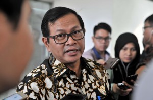 Cabinet Secretary Pramono Anung responds to reporters questions after a Limited Meeting at the Presidential Office, Jakarta, on Tuesday (20/6) 