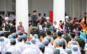 Presiden Jokowi saat menjadi Inspektur Upacara Peringatan Hari Lahir Pancasila, di Halaman Gedung Pancasila Kementerian Luar Negeri, Jakarta Pusat, Kamis (1/6). (Foto: Humas/Jay)