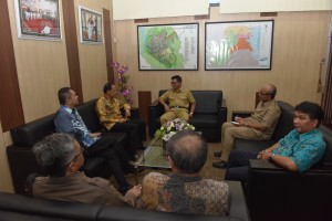 Gubernur Kaltara menerima UKP Bidang PBM RI-Malaysia di Tanjung Selor, Kabupaten Bulungan, Kaltara, Senin (12/6). (Foto: Humas/Nia) 