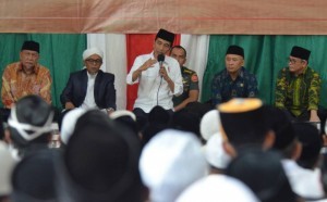 President Jokowi when visiting Miftahul Huda Islamic Boarding School, at Manonjaya Subdistrict, Tasikmalaya Regency, Saturday (10/6) (Photo: PR/Jay) 