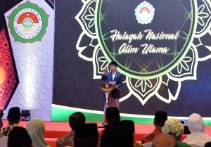 President Jokowi delivers a remarks in the National Halaqah (religious gathering) of Alim Ulama (Muslim Scholars) of the Majelis Dzikir Hubbul Wathon, at the Flores Ballroom, Borobudur Hotel, Jakarta, on Thursday (13/7)