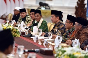 President Jokowi receives a number of ulemas (Muslim Clerics) from West Kalimantan Province on Thursday (27/7), at the Merdeka Palace, Jakarta