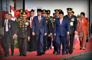 Presiden Jokowi didampingi Wakil Presiden Jusuf Kalla menghadiri Upacara Peringatan Ke-71 Hari Bhayangkara Tahun 2017, di Lapangan Monumen Nasional, Jakarta, Senin (10/7) pagi. (Foto: JAY/Humas)