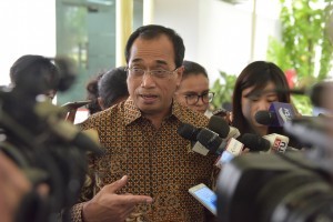 Minister of Transportation Budi Karya Sumadi responds to the journalists questions after a Limited Meeting at the Presidential Office, Jakarta, Tuesday (18/7) (Photo: PR/Jay)