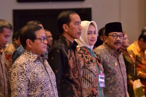 Presiden Jokowi saat hadir pada penutupan Rakernas XII APEKSI Tahun 2017, di Savana Hotel & Convention, Kota Malang, Jatim, Kamis (20/7). (Foto: Humas/Jay)