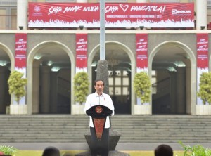 Presiden Jokowi, Sabtu (22/7) pagi, menghadiri Kongres Pancasila IX yang diselenggarakan di Halaman Balairung Universitas Gadjah Mada (UGM), Sleman, DI Yogyakarta. (Foto: Humas/Anggun)