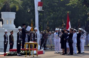 President Jokowi inaugurates the TNI-Polri Academy Graduates, at the front yard of Presidential Palace, Tuesday (25/7). (Photo: PR/Jay)