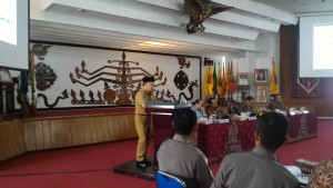 Gubernur Kalteng menyampaikan sambutan dalam agenda Masa Reses Persidangan V Tahun Sidang 2016-2017 Komisi II DPR RI ke Provinsi Kalimantan Tengah (Kalteng) pada 29 Juli sampai 2 Agustus 2017 di Kantor Gubernur Kalteng. (Foto: Humas/Edi)