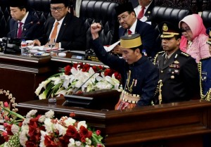 Presiden Jokowi menyampaikan Pidato Kenegaraan pada Sidang Bersama DPD-RI dan DPR-RI, di Gedung Nusantara MPR/DPD/DPR, Jakarta, Rabu (16/8) siang. (Foto: JAY/Humas)