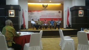 Several speakers have a discussion in a Thematic Forum of the Governmental Public Relations Coordination Board (Bakohumas) at the Auditorium of Ministry of Cooperatives and Small and Medium Enterprises (SMEs) in Jakarta, on Tuesday (5/9)