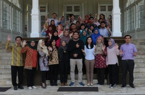 Para peserta Diklat Fungsional Penerjemah berfoto bersama di Istana Kepresidenan Cipanas, Jawa Barat, Sabtu (23/9). (Foto: Humas/Rahmat)