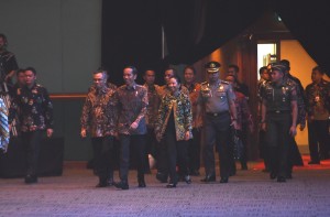 Presiden Jokowi memasuki Plenary Hall, JCC, Jakarta, untuk  menghadiri Economic Talkshow Ekonomi Baru di Era Digital sekaligus pembukaan Indonesia Business & Development Expo, Rabu (20/9) pagi. (Foto: JAY/Humas)