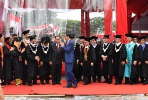 President Jokowi attends the 60th Anniversary of Diponegoro University at Diponegoro University Stadium, Semarang City, Central Java Province, Tuesday (17/10)