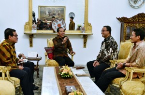 Presiden Jokowi menerima Gubernur dan Wagub DKI Jakarta di Istana Merdeka, Jakarta, Rabu (25/10). (Foto: BPMI)