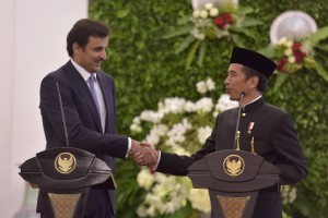 Presiden Jokowi saat menyampaikan keterangan pers bersama Emir Qatar Syekh Tamim bin Hamad Al Thani di Istana Kepresidenan Bogor, Jawa Barat, Rabu (18/10). (Foto: Humas/Oji) 