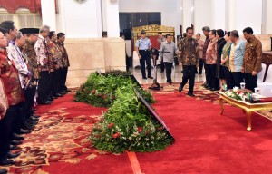 Presiden didampingi Wapres memasuki ruangan agenda RKP di Istana Negara, Jakarta, Selasa (24/10). (Foto: Humas/Rahmat)