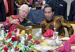 Suasana jamuan antara Presiden Jokowi dan PM Najib di Kuching, Malaysia, Rabu (22/11). (Foto: BPMI)