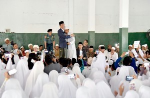 Presiden saat mengunjungi ponpes di Nusa Tenggara Barat, Kamis (23/11). (Foto: BPMI)