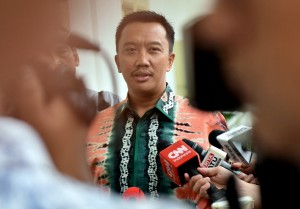Menpora saat memberikan keterangan kepada pers usai mengikuti Rapat Terbatas di Istana Kepresidenan Bogor, Jawa Barat, Selasa (21/11). (Foto: Humas/Rahmat)