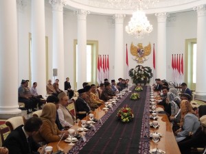 Presiden Jokowi saat bertemu bertemu dengan High Peace Council Islamic Republic of Afghanistan, di Istana Kepresidenan Bogor, Jawa Barat, Selasa (21/11). (Foto: Humas/Oji)