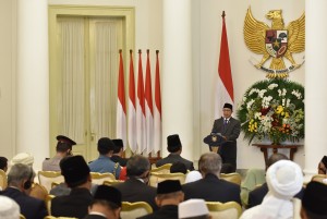 Menag saat memberikan sambutan dalam acara Peringatan Maulid Nabi Muhammad SAW 1439 H/2017 M di ruang Garuda, Istana Kepresidenan Bogor, Jawa Barat, Kamis (30/11) malam. (Foto: Humas/Jay)