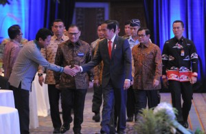 Presiden Jokowi saat menghadiri acara Pertemuan Tahunan Bank Indonesia Tahun 2017, di Assembly Hall 1 dan 2 Jakarta Convention Center (JCC), Jakarta, Selasa (28/11) malam. (Foto: Humas/Jay) 