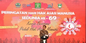 Presiden Joko Widodo dalam Peringatan Hari Hak Asasi Manusia Se-Dunia Ke-69 di Hotel Sunan, Solo, Minggu (10/12). (BPMI)