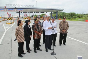 Presiden Jokowi saat peresmian tol Surabaya-Mojokerto