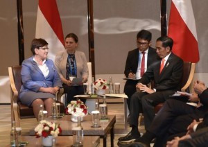 President Jokowi meets Prime Minister of Poland Beata Szydlo at Conrad Hotel, Beijing, Sunday (14/5) (Photo: PR/Deni)