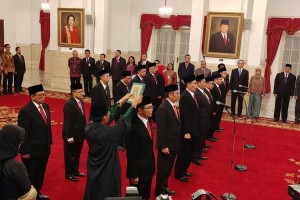 Anggota Dewan Pengawas dan Badan Pelaksana BPKH saat dilantik oleh Presiden Jokowi, di Istana Negara, Jakarta, 24 Juli lalu. (Foto: Dok Setkab)