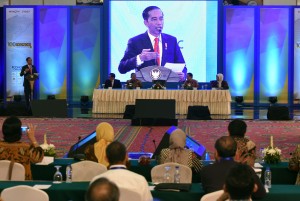 Presiden Jokowi saat menjadi Keynote Speech pada Sarasehan kedua 100 Ekonom Indonesia, di Puri Agung Convention Hall, Hotel Grand Sahid Jaya, Jakarta Pusat, Selasa (12/12). (Foto: Humas/Jay)