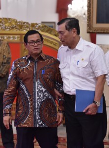 Menko Kemaritiman dan Seskan sebelum Sidang Kabinet Paripurna di Istana Negara, Jakarta, Rabu 3 Januari 2018 Pukul 14.00 WIB