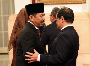 Cabinet Secretary congratulates the Head of BSSN after inaugurated by President Jokowi, at the State Palace, Jakarta, Wednesday (3/1) afternoon (Photo: PR/ Rahmat)