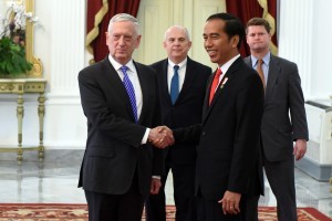 President Jokowi hosts US Defense Minister James Mattis at the Merdeka Palace, Jakarta, Tuesday (23/1). (Photo by: Rahmat/Public Relations Division)