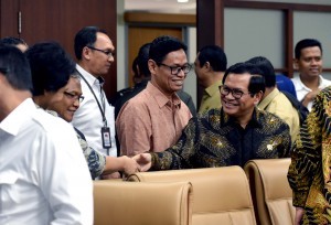 Cabinet Secretary Pramono Anung with the participants of Dissemination of Presidential Instruction Number 7 of 2017 and Regulation of Cabinet Secretary Number 1 of 2018 at the Building 3 of Ministry of State Secretariat, Jakarta, on Tuesday (27/2). (Photo by: Jay/Public Relations Division)